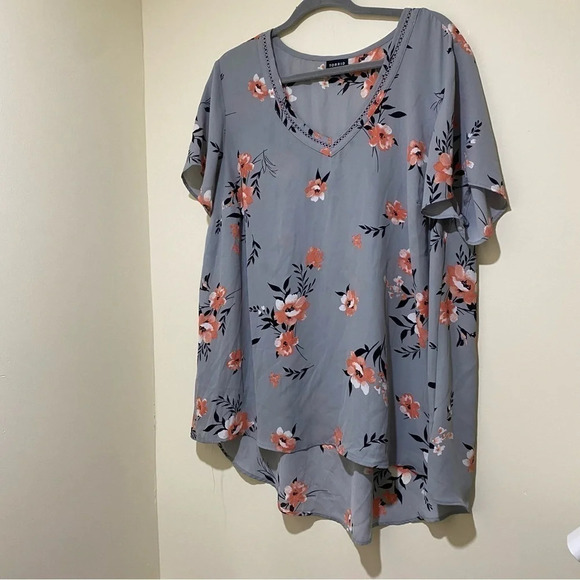 Womens Torrid Grey Casual Eyelet Short Sleeve Floral V-Neck Blouse Shirt size 1X - Picture 4 of 16